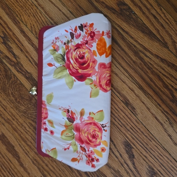 Banana Republic Vibrant Red and Orange Lace Clutch with Intricate Detailing - Picture 2 of 7